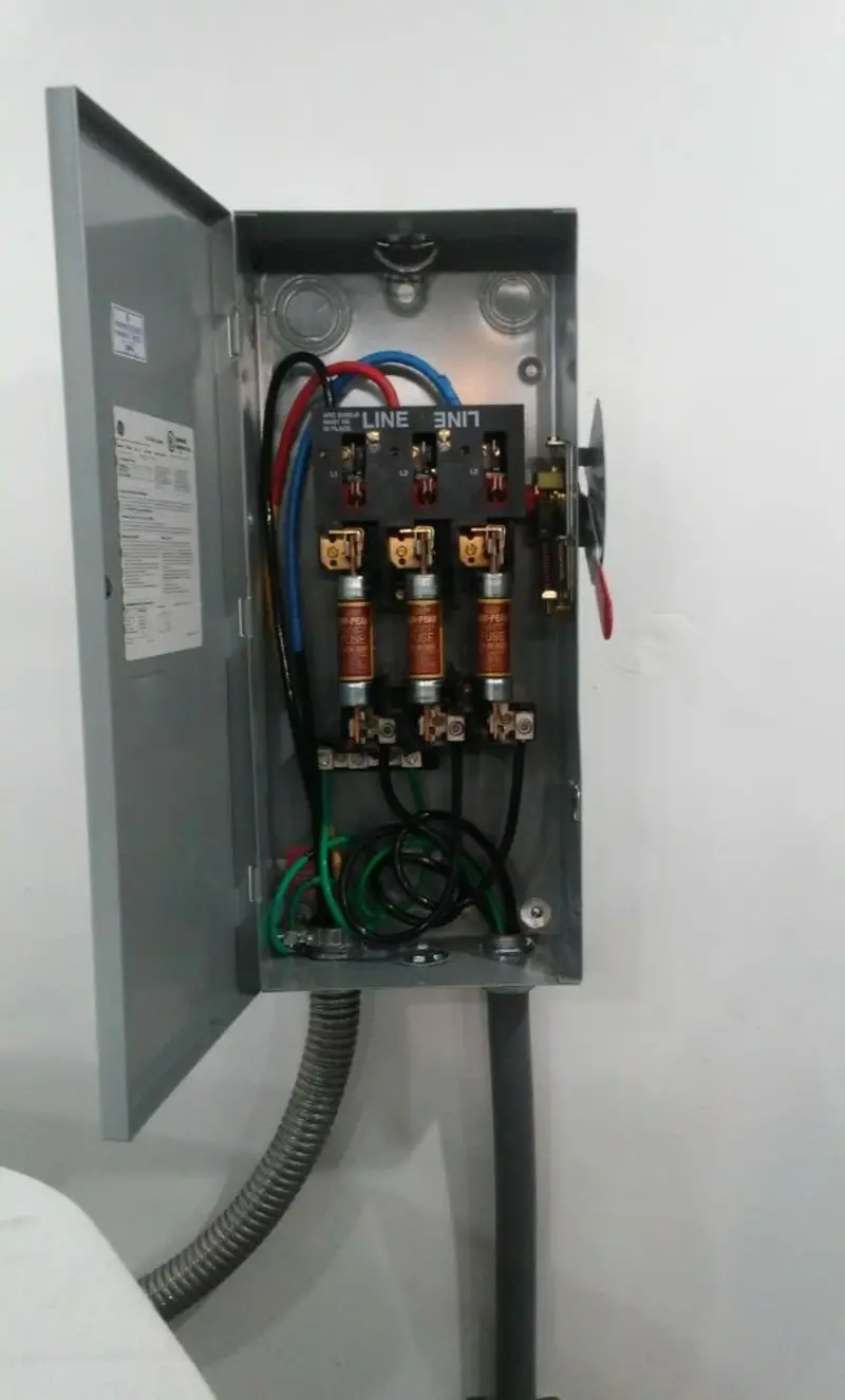 Three-phase disconnect switch installed for Smoke Detector Installation in Grant